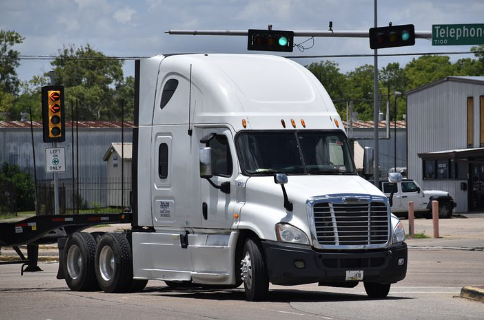 this image shows mobile truck repair in Akron, Ohio